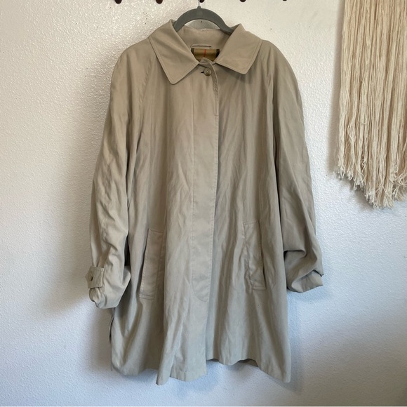 Vintage Burberry Khaki Trench Button Coat with Removable Hood Size Large (12) - Picture 8 of 15